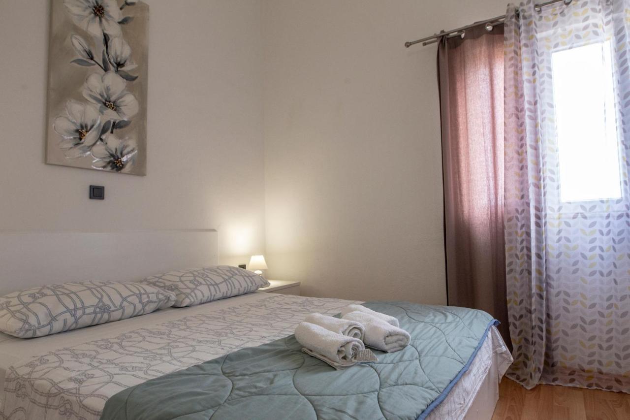 Appartement Zorana à Rogoznica  Extérieur photo